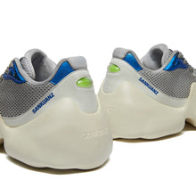 حذاء رياضي بامبي فضي أبيض