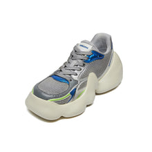 حذاء رياضي بامبي فضي أبيض