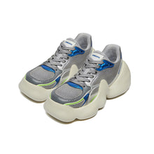 حذاء رياضي بامبي فضي أبيض