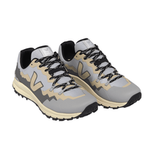 Fitz Roy Light Shark Almond.