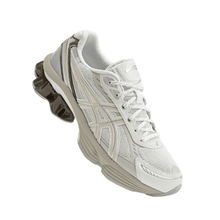 Gel-Kinetic Fluent White Marzipan.