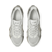 Gel-Kinetic Fluent White Marzipan.